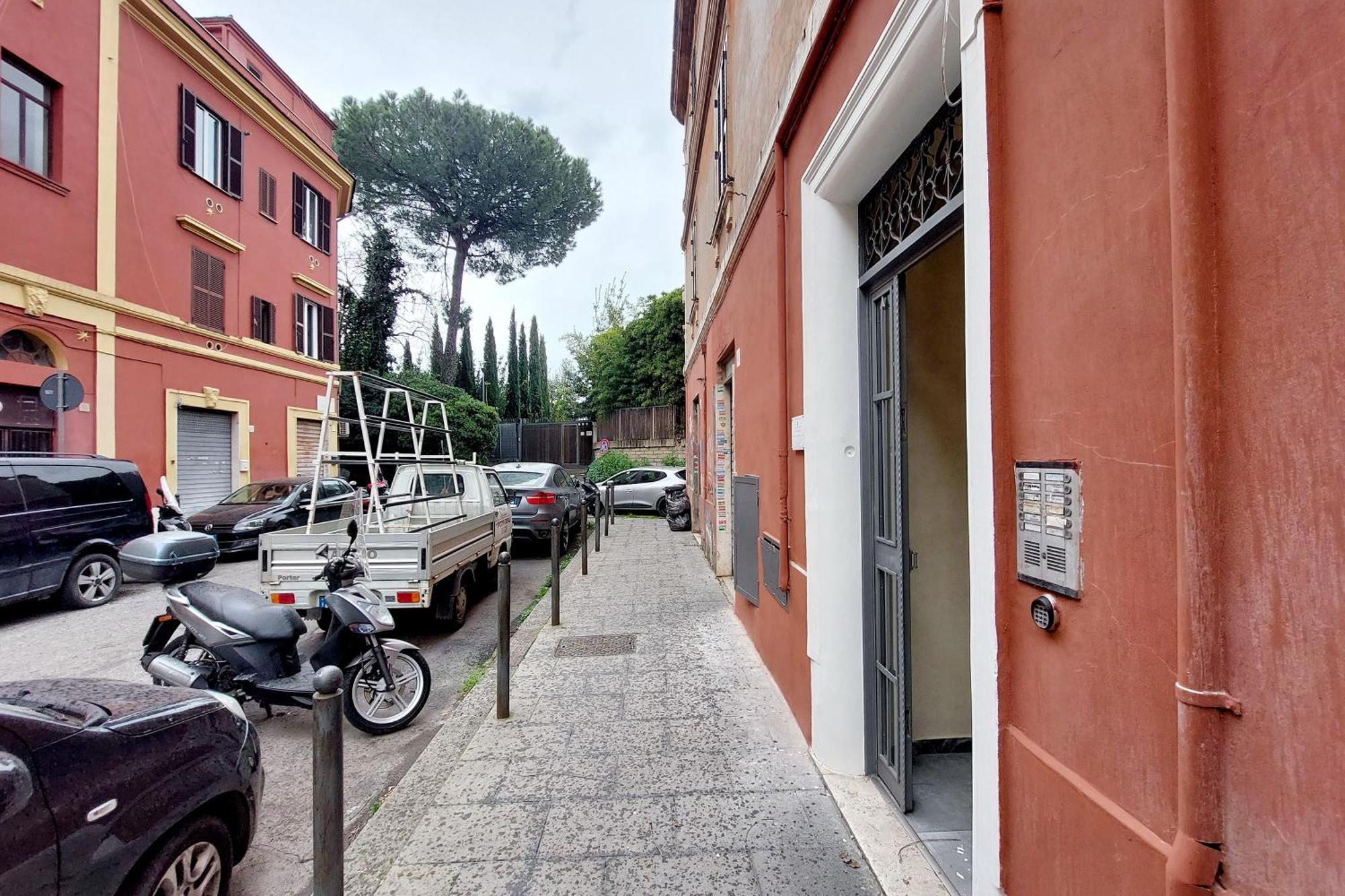 Termini Comfort Rooms By Flatinrome, Rome